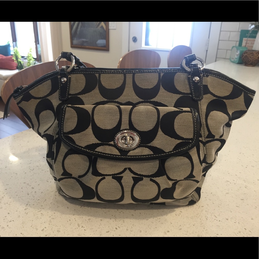 ⚡️FLASH SALE⚡️Coach Leah bag.